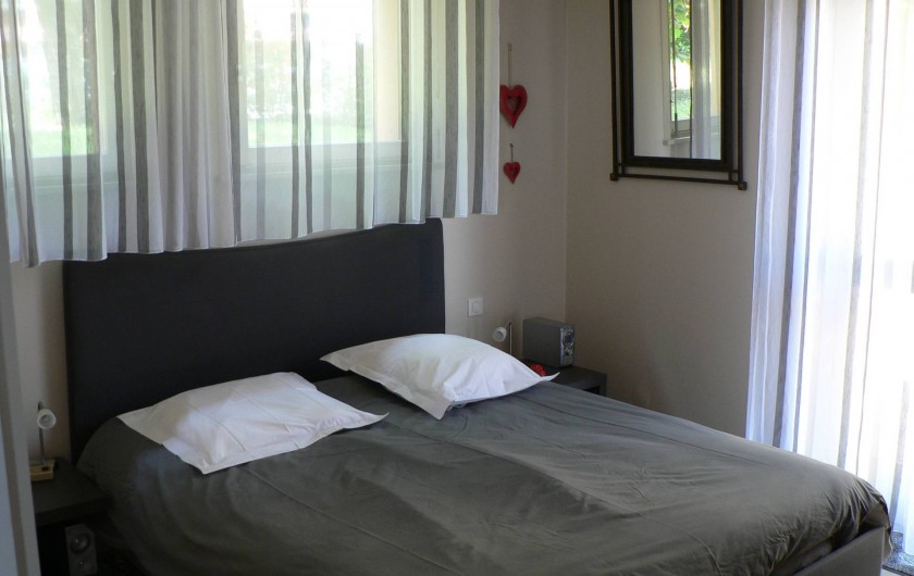 Location de vacances - Gîte à Ribeauville - Chambre avec un grand lit