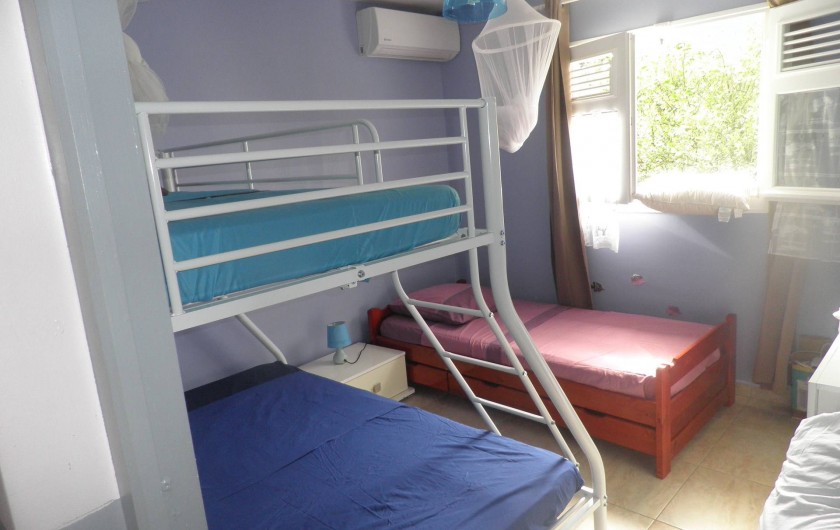 Location de vacances - Villa à Capesterre Belle Eau - chambre 3 avec lit superposé trois places  &  un lit 90 une place