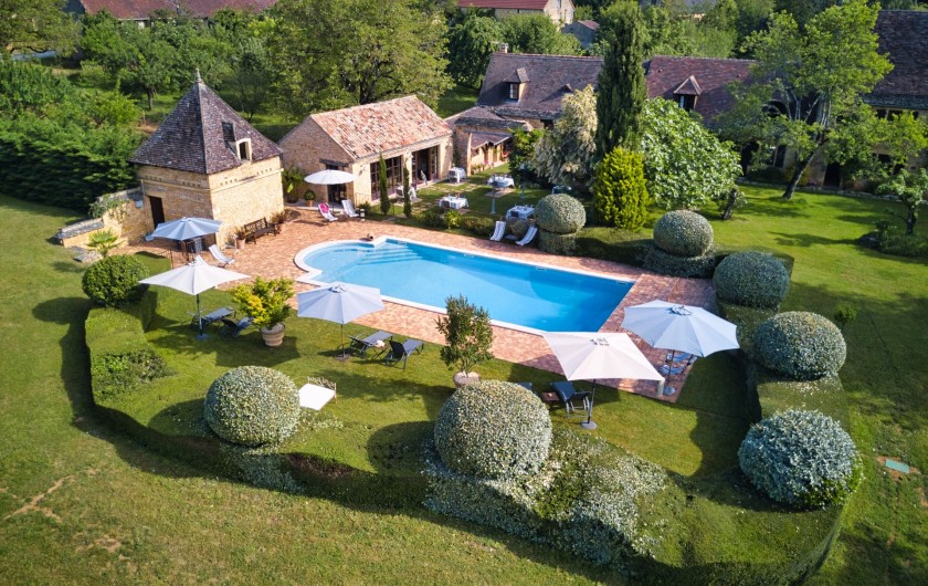 Location de vacances - Chambre d'hôtes à Saint-Crépin-et-Carlucet - Piscine vue du ciel