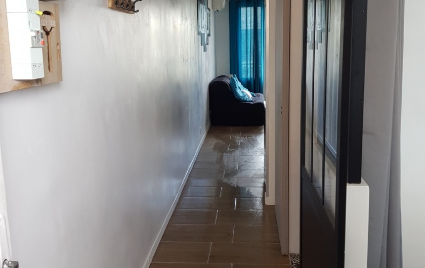 Location de vacances - Appartement à Argelès-sur-Mer - couloir d'entrée