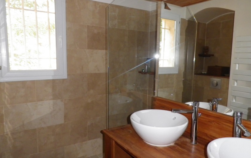 Location de vacances - Villa à Saint-Raphaël - salle d'eau wc de la chambre 2 et 3