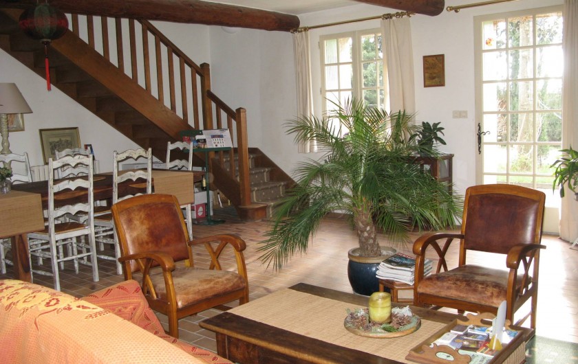 Location de vacances - Chambre d'hôtes à Saint-Geniès-de-Comolas - Salon d'accueil et salle à manger