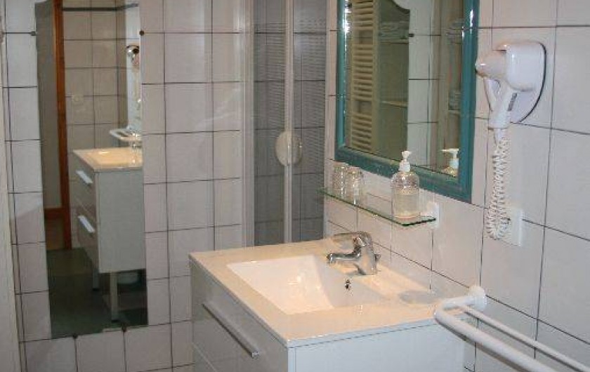 Location de vacances - Chambre d'hôtes à Saint-Lattier - salle de bain