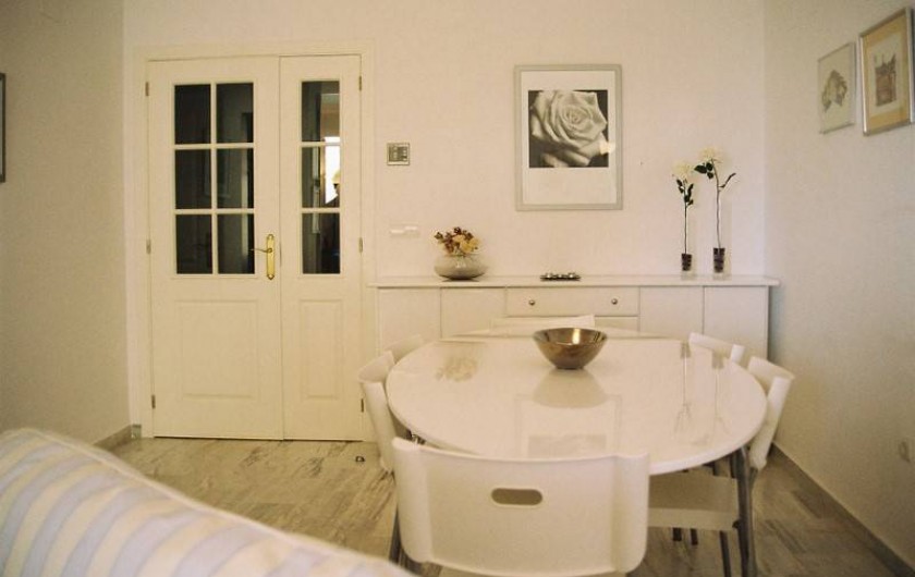 Location de vacances - Appartement à Marbella - The dining room.