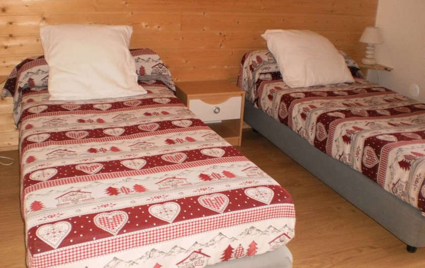 Location de vacances - Chalet à Mizoën - chambre deux lits simples