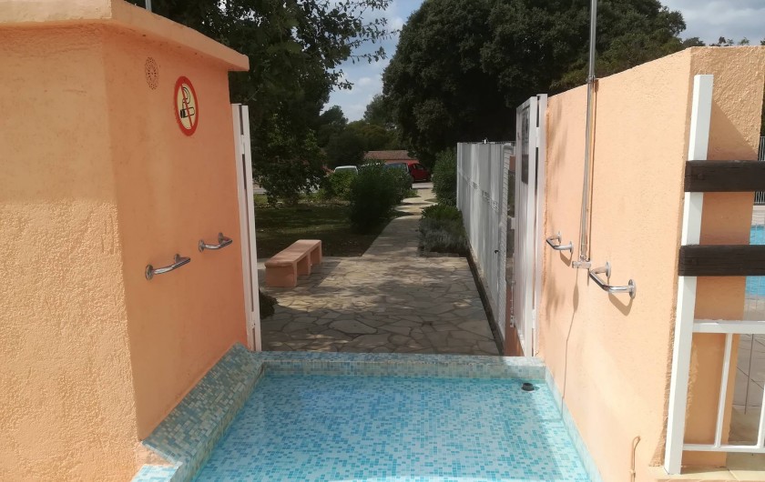 Location de vacances - Mas à Grasse - Entrée de la piscine...