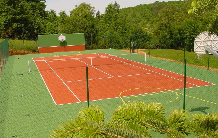 Location de vacances - Maison - Villa à Payrac - Le tennis de la propriété du Colombié