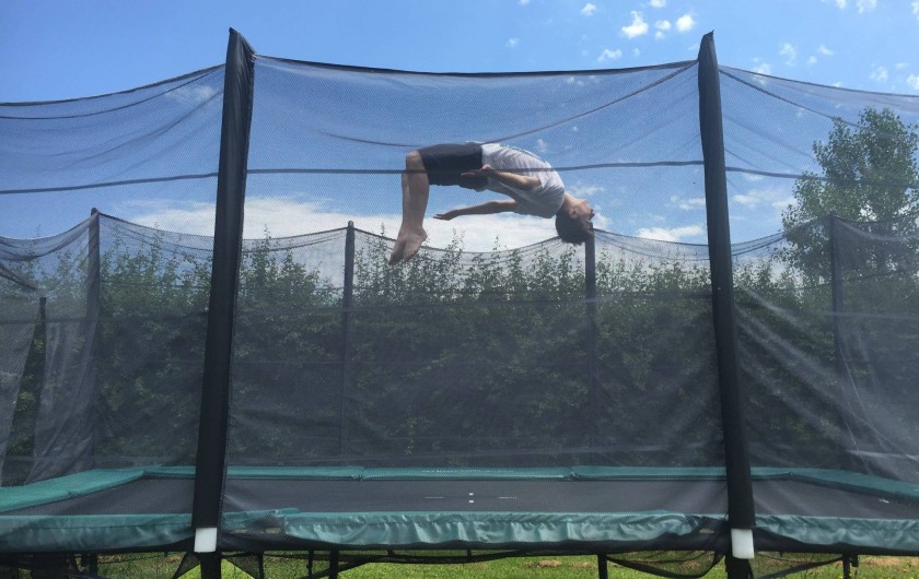 Location de vacances - Gîte à Saint-Vérand - trampoline géant pour les  amateurs de sensations fortes!