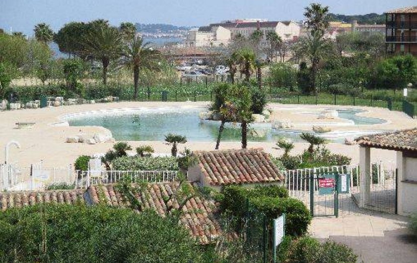 Location de vacances - Appartement à Gassin - Vue de la piscine