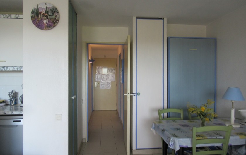 Location de vacances - Appartement à Gassin - Vue intérieur couloir