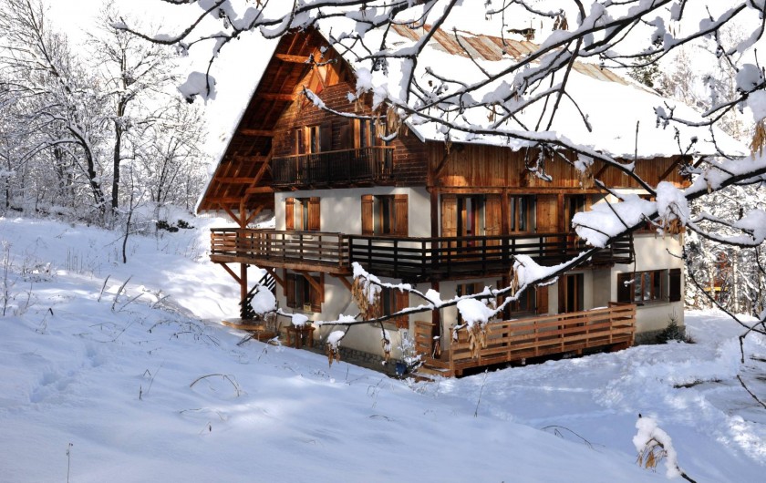 Location de vacances - Chalet à Puy-Saint-Vincent - le chalet sous la neige
