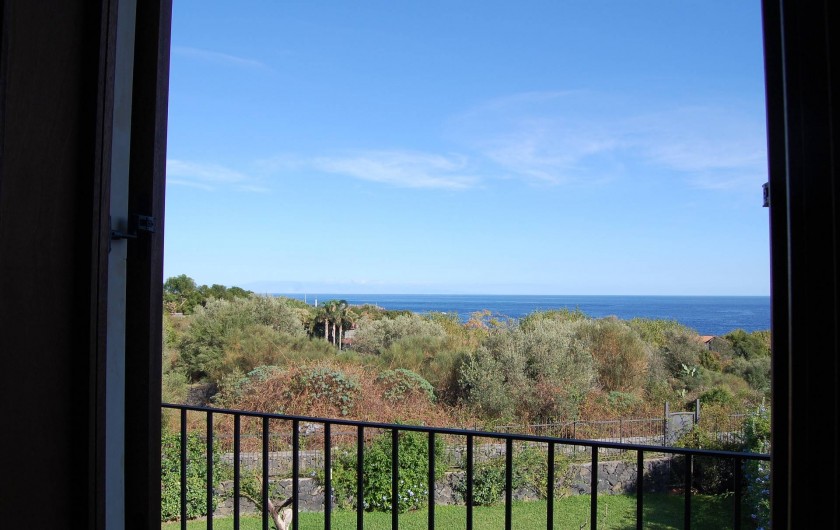 Location de vacances - Appartement à Acireale - vue de la mer dans le trois piece