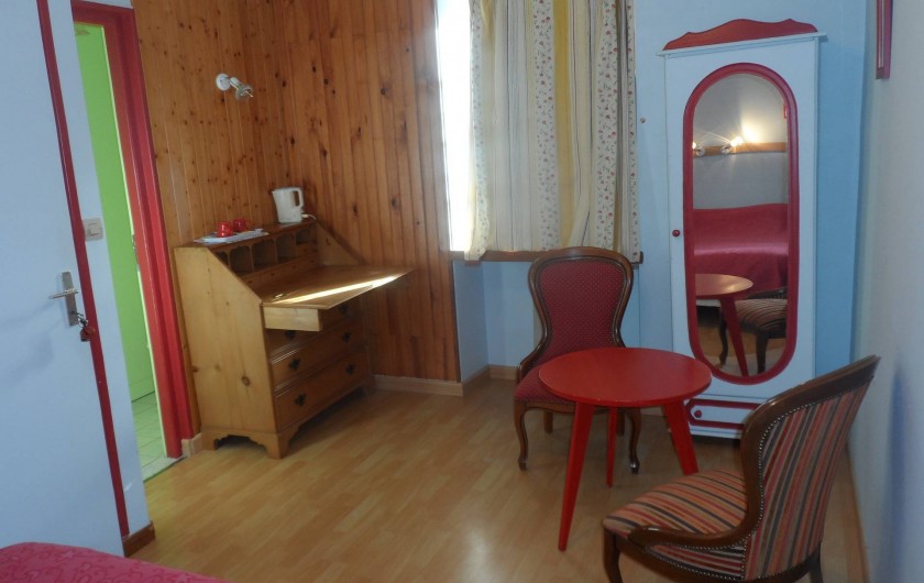 Location de vacances - Chambre d'hôtes à Plouguiel - Macareux  1 lit double séparable en 2 lits simples, salle d'eau et wc