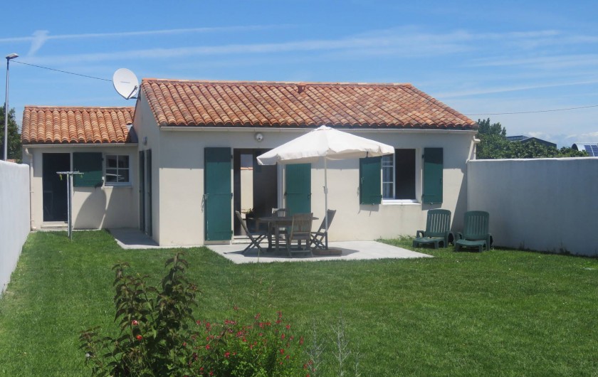 Location de vacances - Villa à Ars-en-Ré - Jardin terrasse