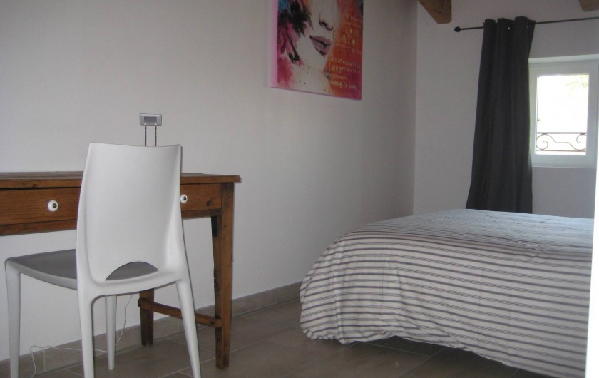 Location de vacances - Appartement à Courthézon - chambre lit double avec bureau