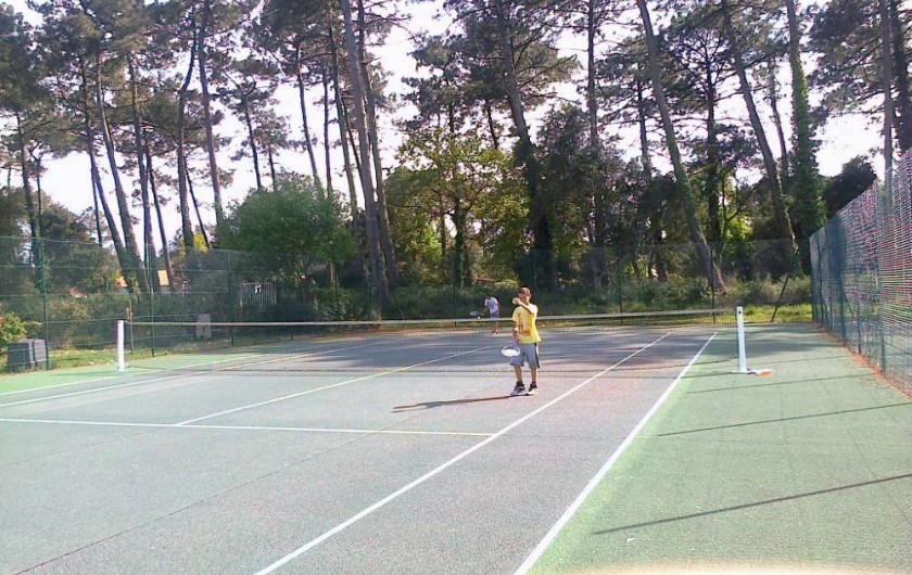 Location de vacances - Chalet à Ondres - Courts de tennis