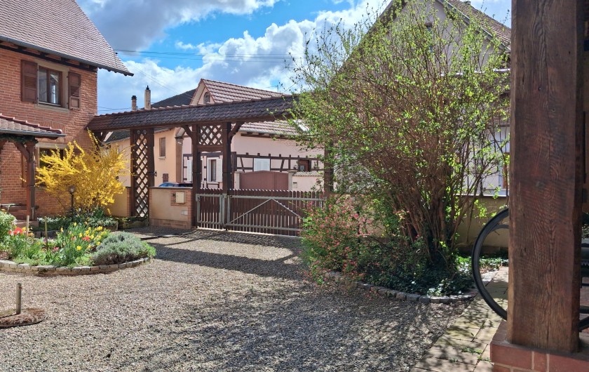 Location de vacances - Gîte à Mittelhausen - Cour vue de la terrasse