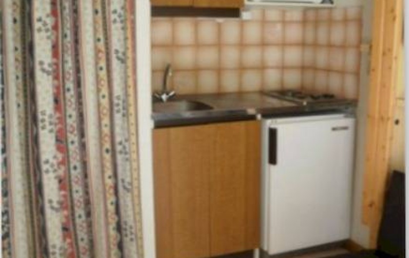 Location de vacances - Appartement à Saint-Gervais-les-Bains - Coin cuisine, 2 plaques électriques, four au-dessus,