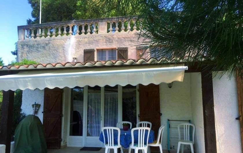 Location de vacances - Mas à Sainte-Maxime - la terrasse - le jardin