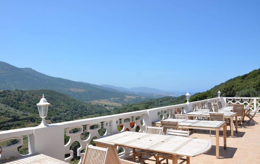 Location de vacances - Hôtel - Auberge à Fozzano - Terrasse découverte, vue sur le golfe de Propriano