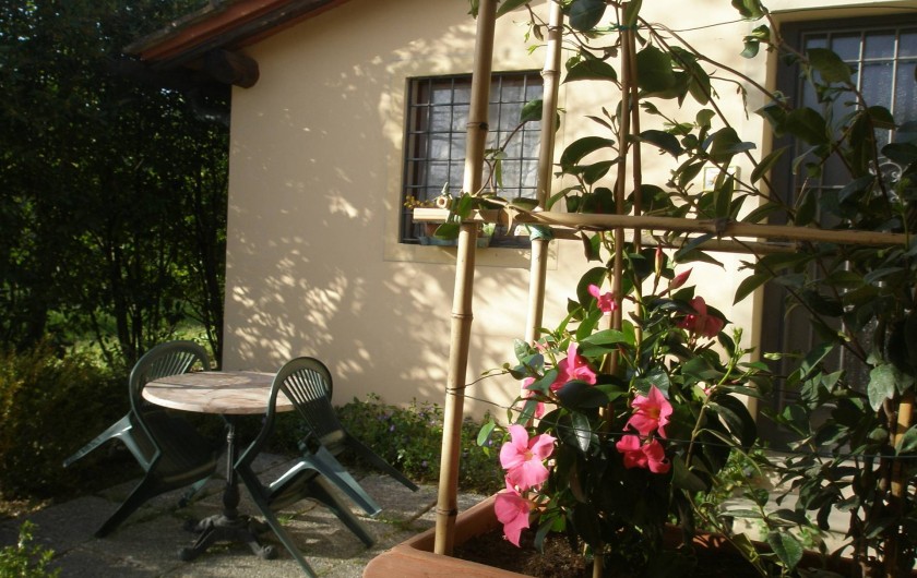 Location de vacances - Appartement à San Jacopo Al Girone - Petit jardin avec meubles de jardin du studio "Orciaia al Sole"