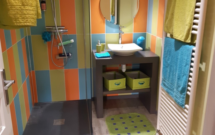 Location de vacances - Appartement à Beaune - Salle de douche avec vasque