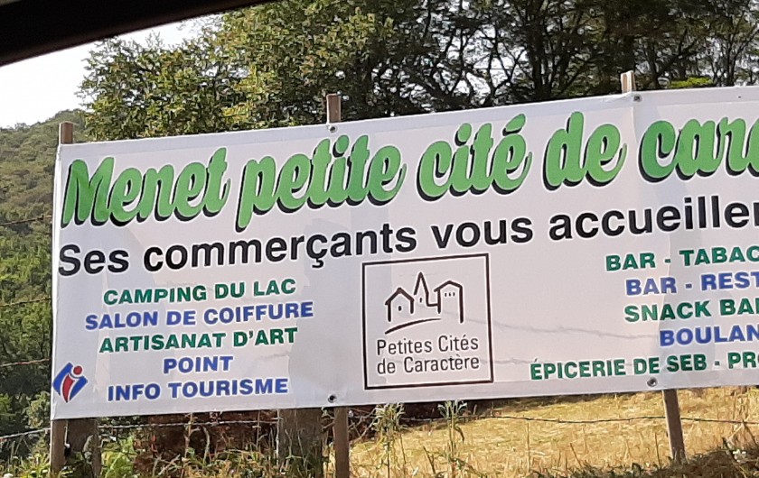 Location de vacances - Chalet à Menet - Menet est une petite cité de caractère