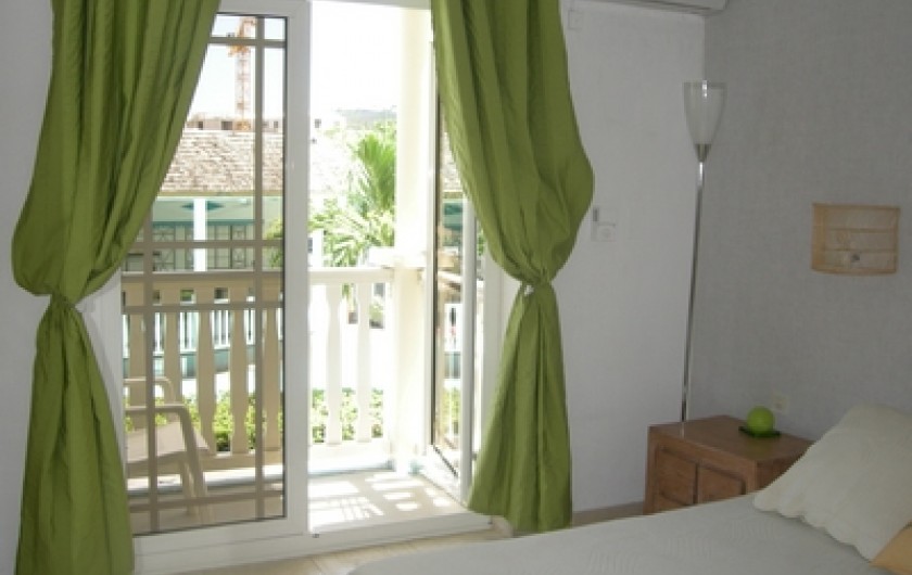 Location de vacances - Appartement à Saint-Gilles les Bains - Balcon chambre 2