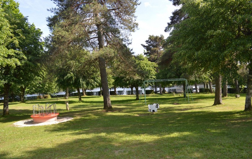 Location de vacances - Chalet à Servières-le-Château - Aire de jeux