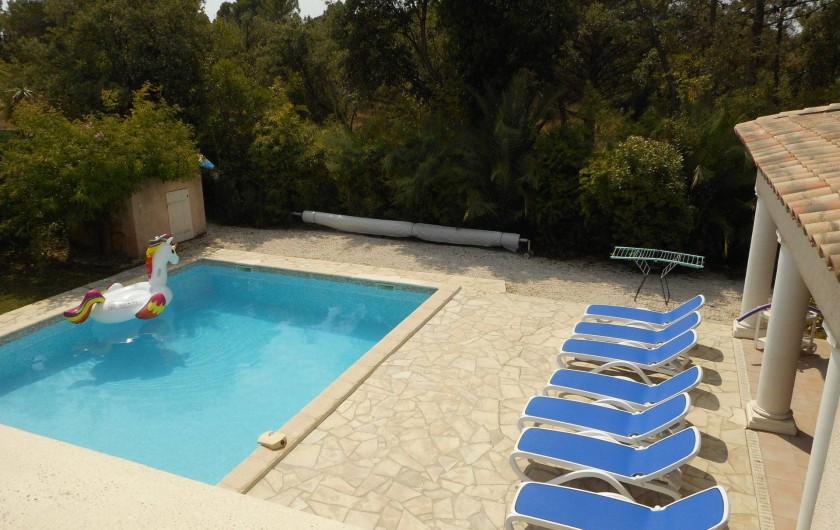 Location de vacances - Villa à Roquebrune-sur-Argens - piscine + Transats