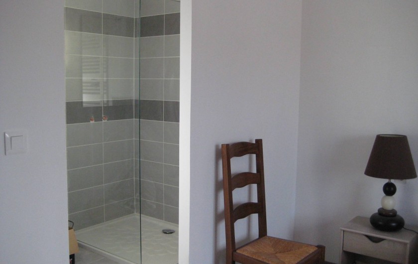 Location de vacances - Villa à Saint-Jean-de-Maruéjols-et-Avéjan - salle de douche privée