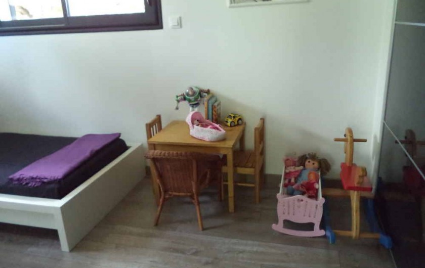 Location de vacances - Villa à Aubenas - chambre enfant