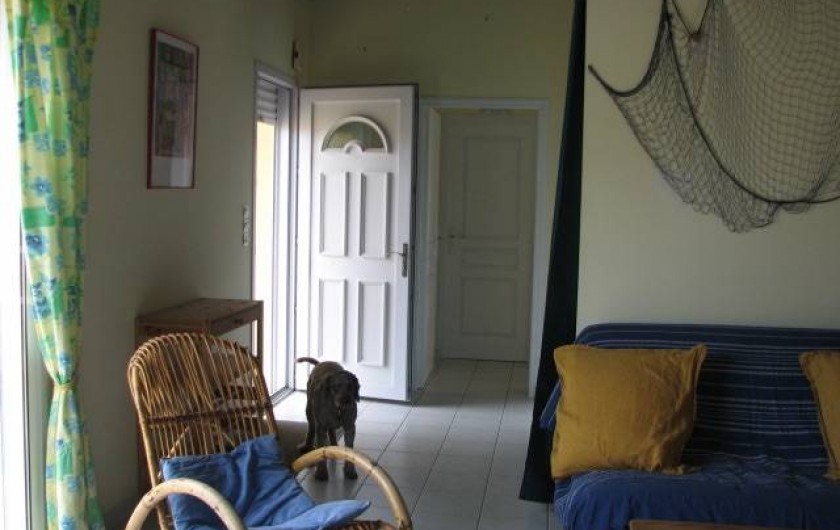 Location de vacances - Villa à Saint-Michel-Chef-Chef - entrée et porte qui distribue le couloir des espaces nuit et toilette