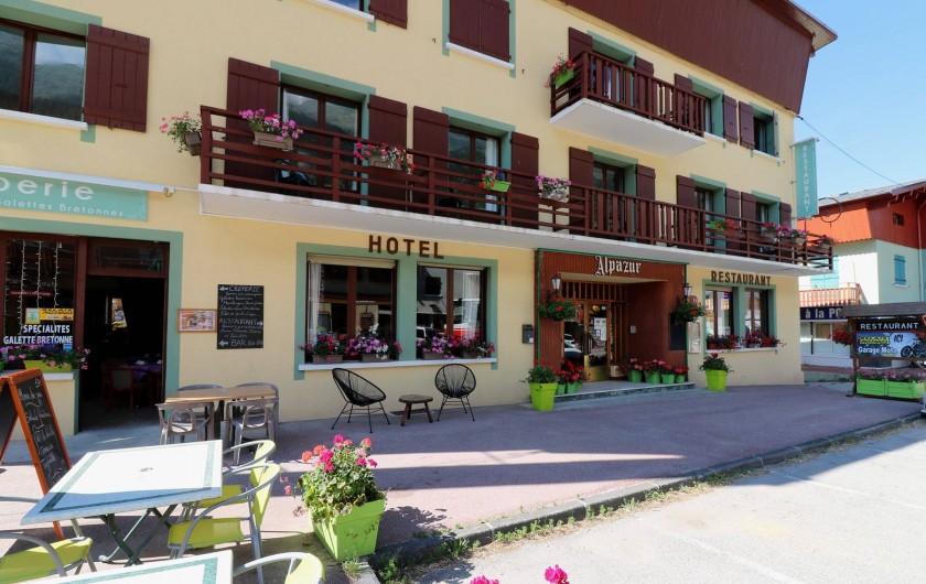 Location de vacances - Hôtel - Auberge à Lanslebourg-Mont-Cenis - L'Alpazur est un complexe multi-commerces à Val Cenis.