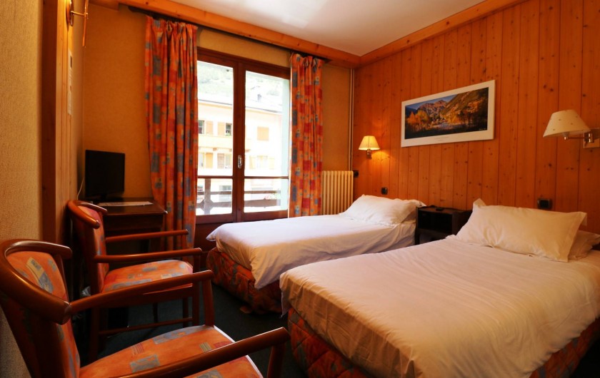 Location de vacances - Hôtel - Auberge à Lanslebourg-Mont-Cenis - L'Alpazur dispose de chambres twin, double, triple et quadruple.