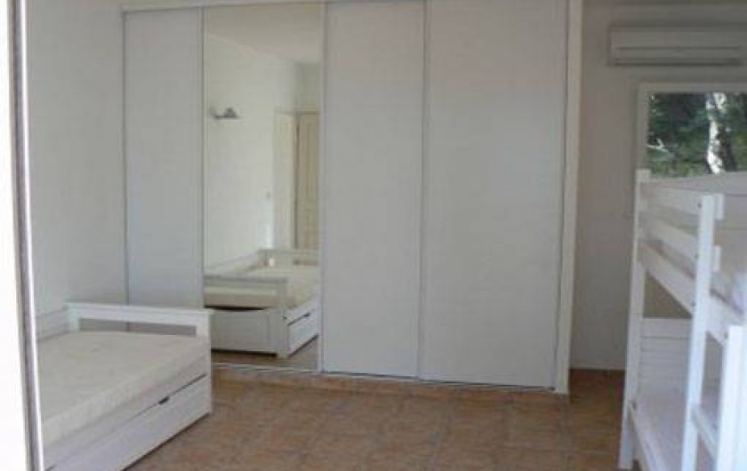 Location de vacances - Maison - Villa à Pinarellu - Chambre N° 2 avec 4 petits lits  ou un grand lit de 160 et 2 petits lits de 90