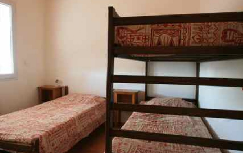 Location de vacances - Maison - Villa à Pinarellu - Chambre N° 4 avec 3 lits de 90 par 190