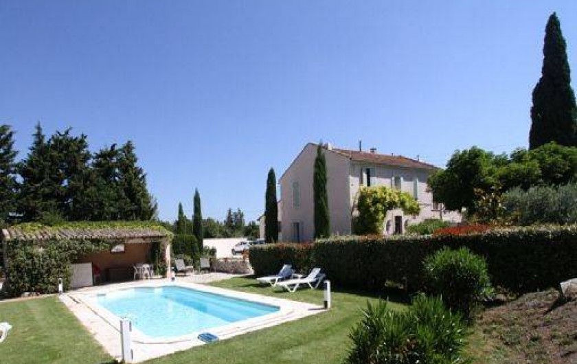 Location de vacances - Mas à Saint-Rémy-de-Provence - Piscine sécuriser pool house aménage pour pouvoir déjeuner ou diner