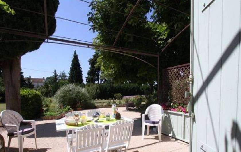 Location de vacances - Mas à Saint-Rémy-de-Provence - Terrasse pour petits déjeuner