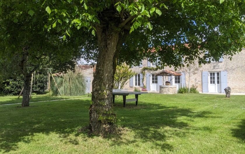 Location de vacances - Gîte à Surgères - Grand jardin arboré