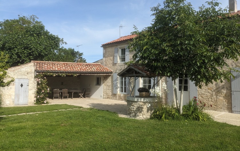 Location de vacances - Gîte à Surgères - Terrasse abritée agréable à tous moments