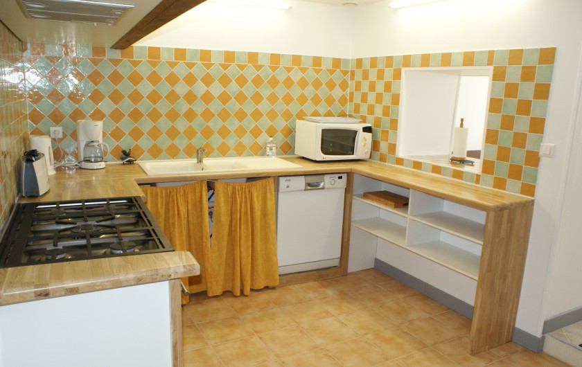 Location de vacances - Gîte à Surgères - Cuisine ouverte sur la salle à manger