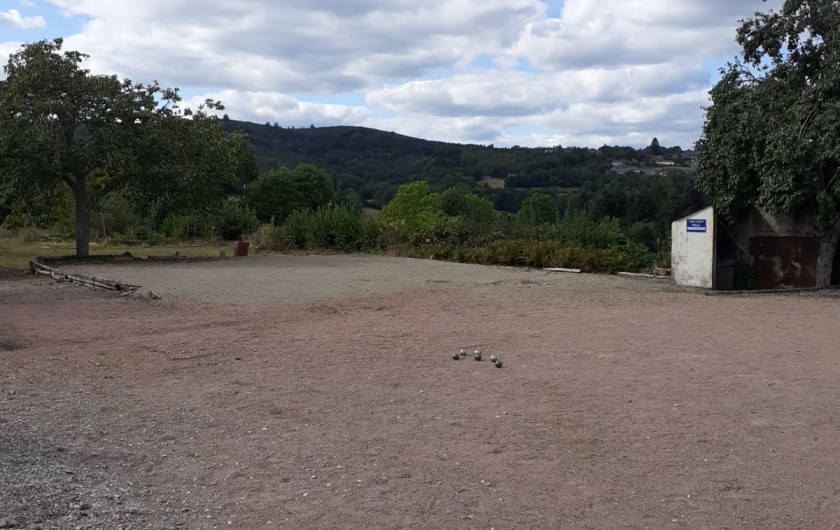 Location de vacances - Appartement à Roussillon-en-Morvan - Terrain de jeux Basket Pétanque Ping pong