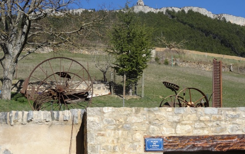 Location de vacances - Gîte à Fontaneilles - Extérieur avec le piédestal en arrière plan