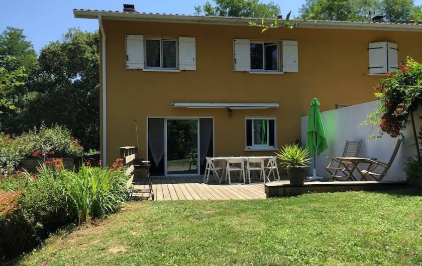 Location de vacances - Villa à Saint-Martin-de-Seignanx - JARDIN COTE NORD OUEST, terrasse de 35 m²