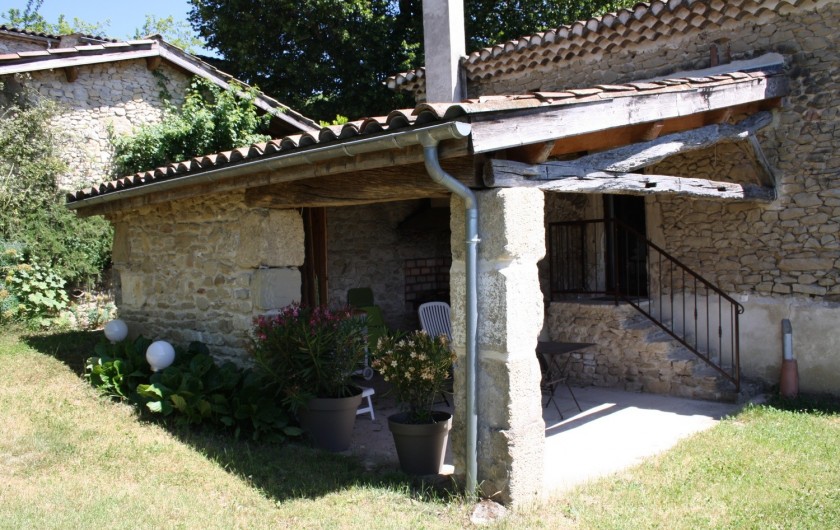 Location de vacances - Gîte à Vaunaveys-la-Rochette - La Terrasse abritée avec barbecue et salon de jardin