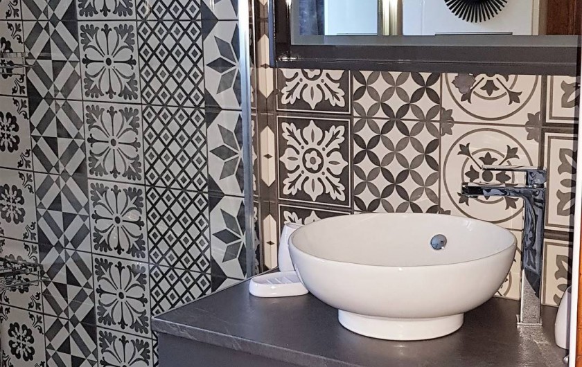 Location de vacances - Gîte à Mayran - Salle de bain rénovée en 2019 meuble vasque