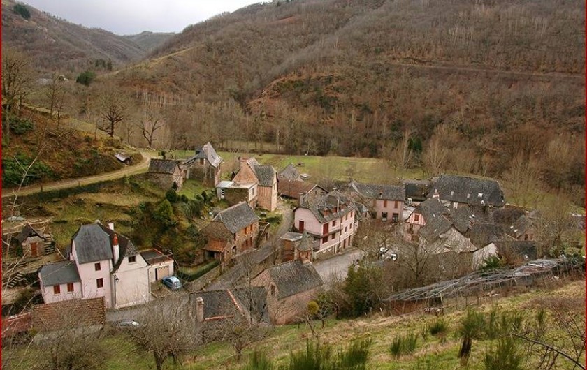 Location de vacances - Gîte à Conques-en-Rouergue - Grand Vabre, vue sur le Bourg.