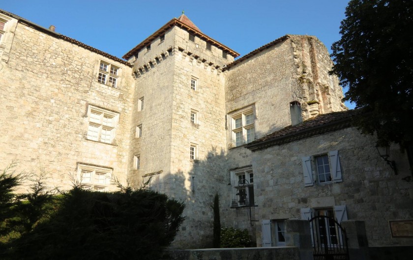 Location de vacances - Maison - Villa à Fourcès - arrivée au château