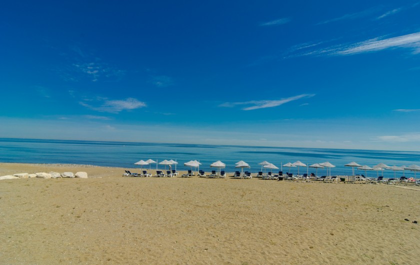 Location de vacances - Chalet à Marbella - Esplanade tranquille et agréable de la plage de San Pedro